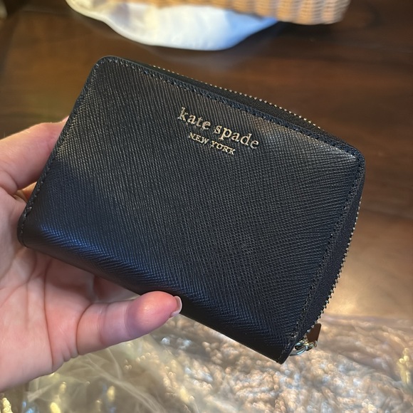 kate spade Handbags - ♠️ Kate Spade Classic Leather Interior/Exterior Zip Wallet Card Case